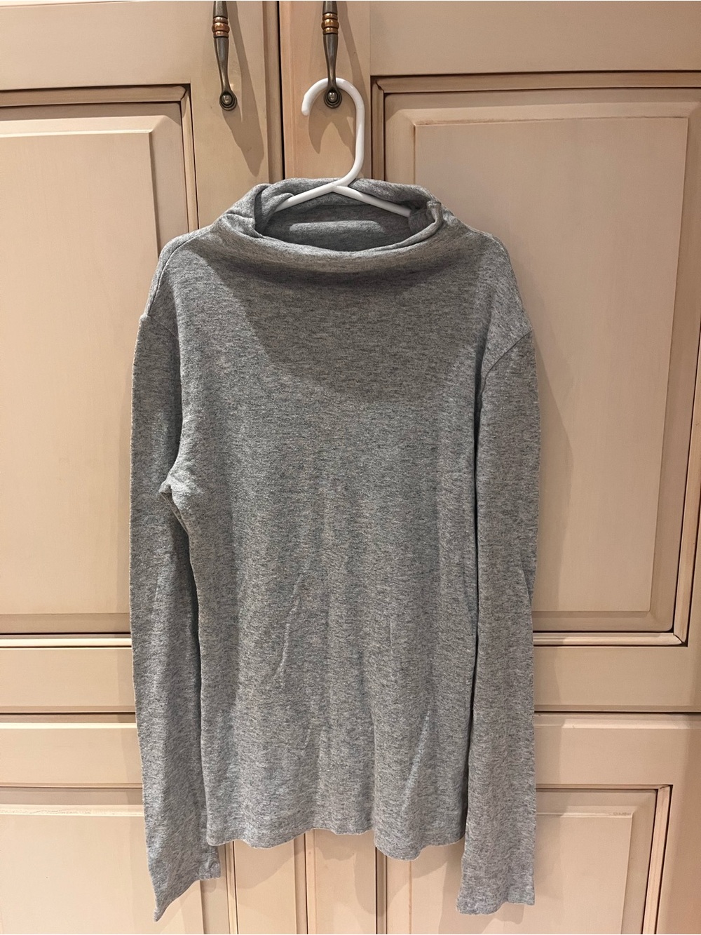 Women's Gray Long-Sleeve Turtleneck Sweater